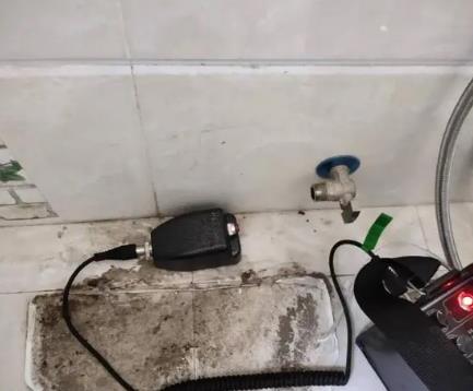 桑日屋顶漏水维修公司分享下卫生间漏水的危害及解决方法
